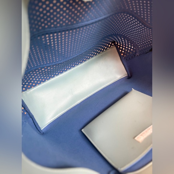 Kenneth Cole Reaction Blue Large Tote Bag - Picture 6 of 8